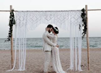 Jak zorganizować ślub na plaży?