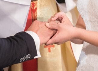 Jak stworzyć plan usadzenia gości?