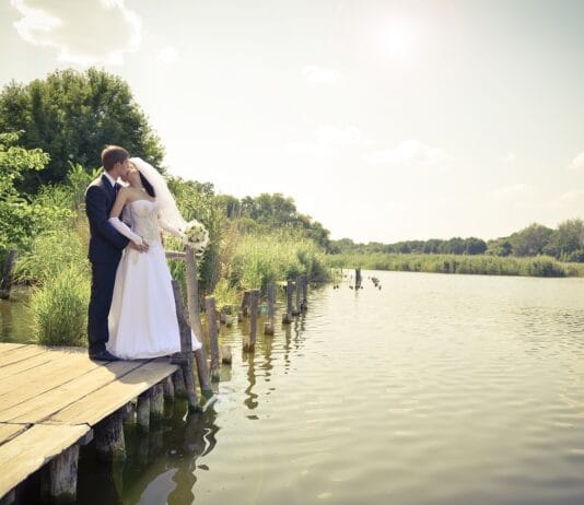 Dzieci na weselu – modne i wygodne stroje