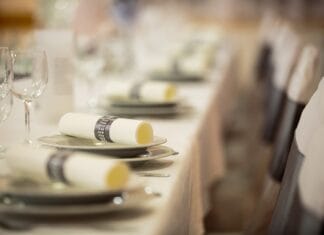 Ekologiczna papeteria ślubna – papier z recyklingu i biodegradowalne dodatki