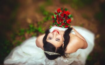 Kwiatowe łuki ślubne – inspiracje i porady DIY