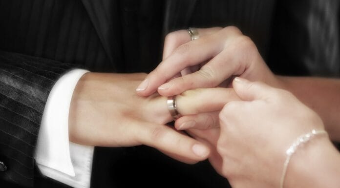 Jak zaoszczędzić na zaproszeniach ślubnych?